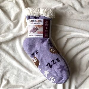 NWT MUK LUKS PURPLE OFF WHITE SLIPPER SOCKS 2 pk